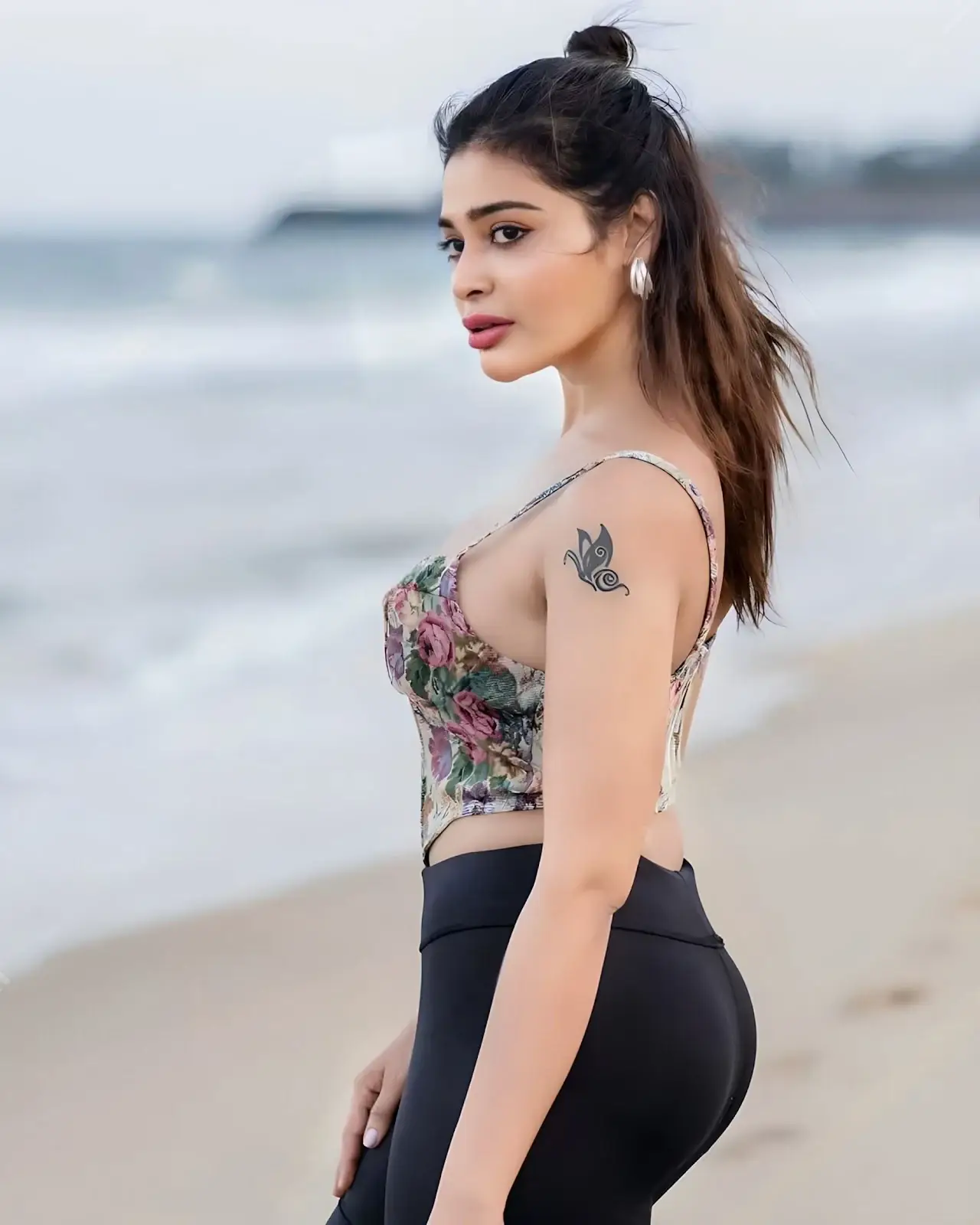 BEAUTIFUL INDIAN GIRL DAKSHA NAGARKAR IMAGES IN BLACK TOP JEANS 6